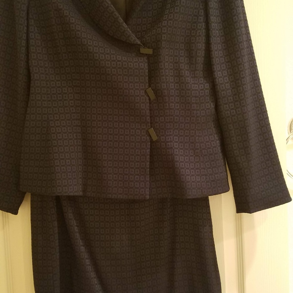 Tahari Womens Suite, Size 10P, Black/Blue